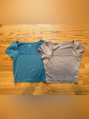 Hollister Short Sleeve Square Neck Top - Set